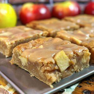 Apple Blondies with Maple Glaze Apple Brownies With Maple Glaze, Apple Brownies Recipe, Apple Blondies Recipe, Apple Blondies, Pumpkin Cream Pie, Best Lasagna Recipe, Apple Glaze, Irish Soda Bread Recipe, Apple Recipes Easy