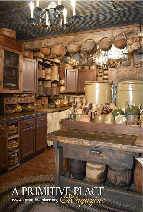 Farmhouse Guest Room, Primitive Home Decorating, Primitive Country Kitchen, Colonial Kitchens, Primitive Interiors, Wall Paint Color, Primitive House, Colonial Kitchen, Primitive Kitchen Decor