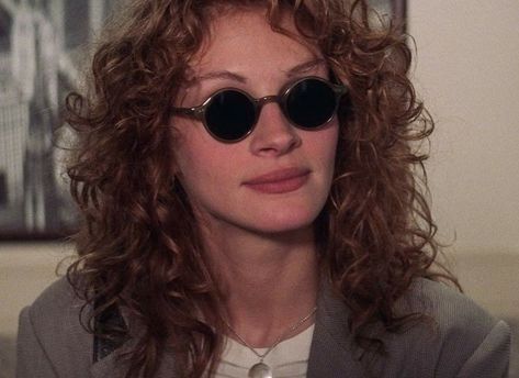 Vintage Curly Haircut, Julia Roberts Hair, Julia Roberts Style, Curly Hair With Bangs, Julia Roberts, Curly Hair Cuts, Hair Photo, Dream Hair, Wavy Hair