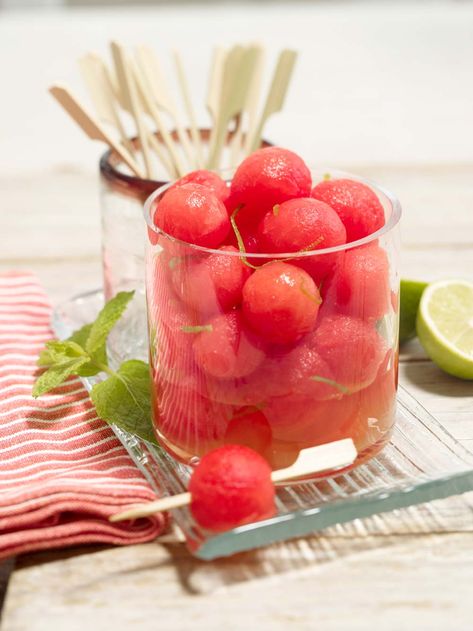 Drunken Watermelon, Watermelon Balls, Spiked Watermelon, Melon Balls, Cocktails Vodka, Vodka Cranberry, Watermelon Ball, Plating Food, Juice Pineapple