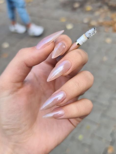 Pearl Stilleto Nails, Pearl Stiletto Nails, Nails Pearl Effect, Stiletto Chrome Nails, Stiletto Nails Chrome, Mirror Nails Design, Chrome Stiletto Nails, Gel Nails Chrome, Nail Art Stiletto