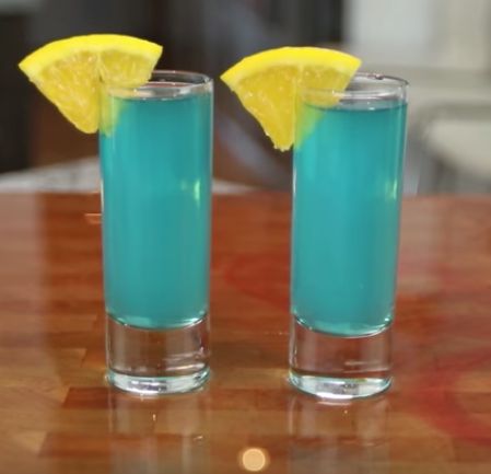 If you're feeling a little tense — for some reason — try easing your stress levels with this Blue Balls shot. This little shameless shooter combines coconut rum, Blue Curaçao, Peach Schnapps, sweet & sour, and a splash of lemon lime soda for a drink that'll help you forget all your pent-up frustrations. Fruity Shots, Rum Shots, Shots Alcohol Recipes, Shooter Recipes, Cocktails Food, Cocktail Shots, Lemon-lime Soda, Shots Alcohol, Tipsy Bartender