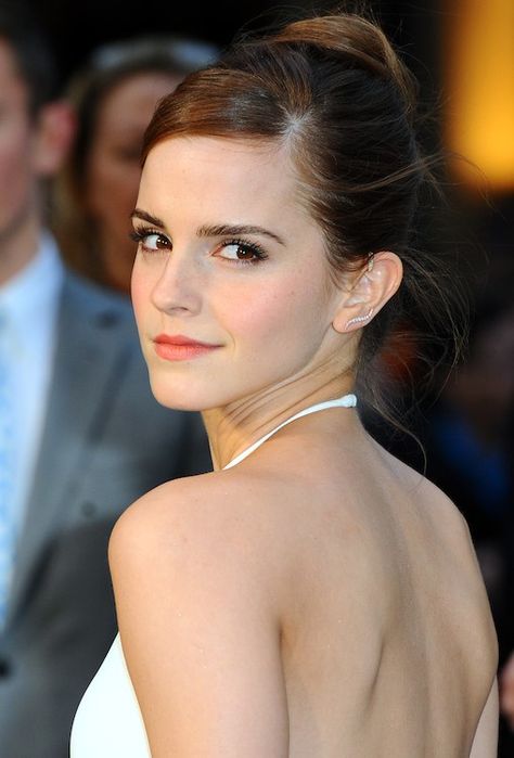 10 Tips For Dressing Like Emma Watson, Because She's Officially a Style Star Emma Watson Style, British Celebrities, Kate Upton, Penteado Cabelo Curto, Elle Fanning, Hermione Granger, 인물 사진, Kristen Stewart, Emma Watson