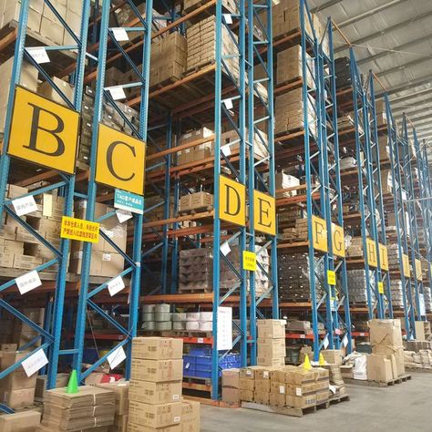 Very narrow aisle rack (VNA) High Density Storage, Warehouse Space, Warehouse Shelving, Industrial Warehouse, Shelf Rack, Warehouse Storage, Shelving Racks, Storage Design, Storage Solution