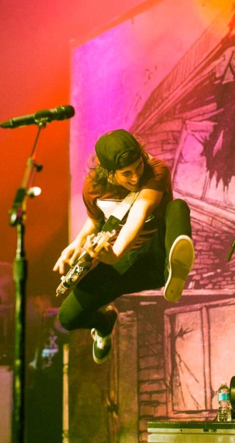 Vic Fuentes Guitar, Young Vic Fuentes, Vic Fuentes Wallpaper, Vic Ptv, Jaime Preciado, Tony Perry, Music Journal, Tonight Alive, Kellin Quinn