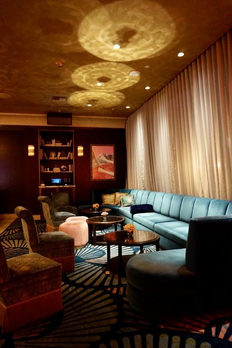 Discover Elegance & Hidden Gems at the Park MGM, Las Vegas - Carmen Edelson - Luxury Travel Blogger Park Mgm Las Vegas, Mgm Las Vegas, Nomad Hotel, Cosmopolitan Las Vegas, Vegas Hotel, Venice Italy Travel, Sardinia Italy, Colorful Space, Romantic Vacations