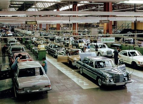 S-Class Early 70's Beautiful Mercedes, Mercedes 500, Mercedes Classic, Mercedes W123, Car Factory, Mercedes 300sl, Mercedes Benz Maybach, Benz Classic, Mercedes Benz 300