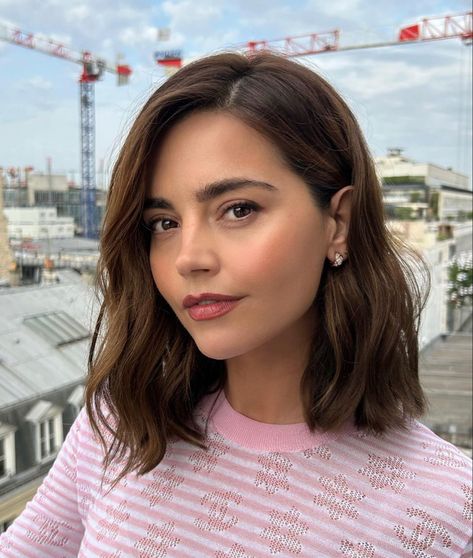 jenna coleman Jenna Coleman Hair, Light Makeup Looks, Chanel Fashion Show, Jenna Louise Coleman, Birthday Hair, Lob Hairstyle, Jenna Coleman, Hair Crush, Chanel Fashion