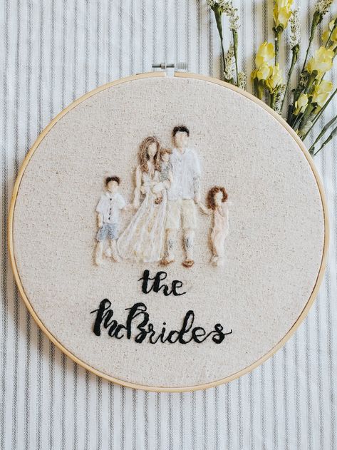 Needle Felt Family Portrait, Hand Embroidered Family Portrait, Family Embroidery Patterns, Felt Family Portrait, Needle Felt Embroidery Hoop, Embroidered Family Portrait, Family Embroidery Ideas, Family Embroidery Hoop, Embroidery Family Portrait