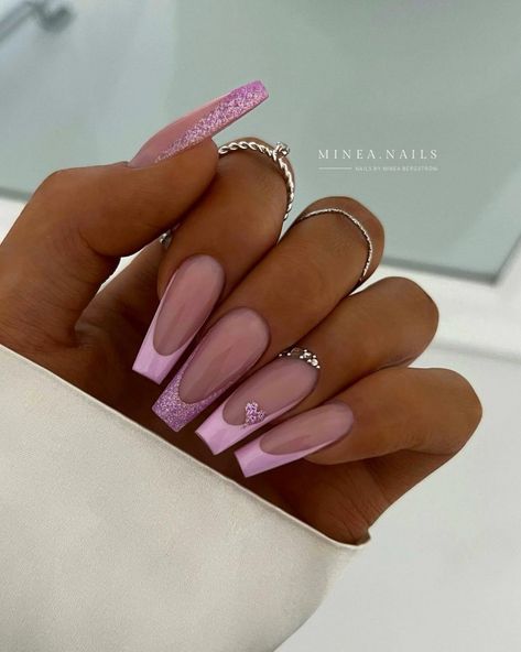 French tip nails have always been a symbol of elegance and sophistication. This classic look is perfect for any occasion, whether you’re attending a wedding or just lounging by the pool. And with coffin nails, you benefit from a modern and edgy twist on this timeless design. Fake Nails Designs, Smink Inspiration, Acrylic Nails Coffin Pink, Acrylic Nails Coffin Short, Pink Acrylic, Pink Nail, Pink Acrylic Nails, Classy Nails, Nail Arts