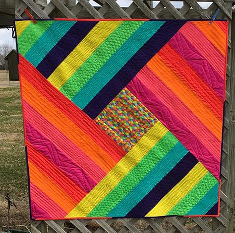 Spin Me Around Quilt, Angel Quilts, Round Quilt, Charity Quilts, Bright Quilts, Sewing Machine Quilting, Quilt Block Patterns Free, String Quilts, Rainbow Quilt