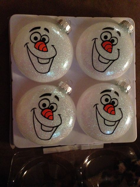 Olaf ornaments - @erineyes you should make these! Disney Character Face Ornaments, Olaf Ornament Diy, Glitter Ornaments Diy Ideas, Disney Ornaments Diy Cricut, Decorating Clear Ornaments, Glass Ornament Painting Ideas, Christmas Ornaments Homemade Cricut, Clear Ornament Ideas, Frozen Christmas Ornaments