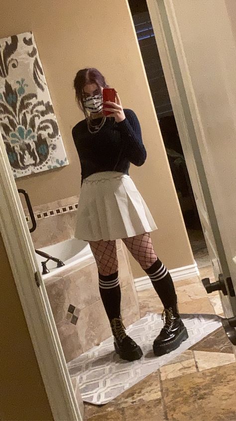 Alt White Skirt Outfit, Outfits With White Skirts Winter, Skirt And High Socks, Outfits With White Pleated Skirt, Skirt And Thigh High Socks Outfits, Short Pleated Skirt Outfit Winter, White Tennis Skirt Outfit Winter, White Thigh High Socks Outfit, Outfit Emo Girl