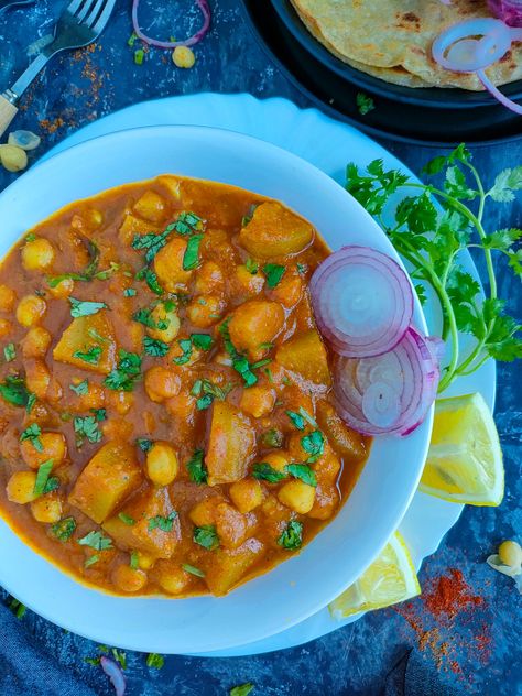 Chana Aloo Curry, Aloo Chana Masala, Aloo Chole Recipe, Masala Aloo Recipe, Chana Aloo, Chickpea And Potato, Easy Vegetable Lasagna, Aloo Masala, Chickpea And Potato Curry