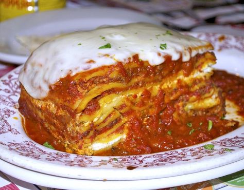 Buca di Beppo Lasagna Recipe - Secret Copycat Restaurant Recipes Buca Di Beppo Recipes, Homemade Meat Sauce, Copycat Restaurant Recipes, Starbucks Recipes, Lasagna Recipe, Breakfast Dessert, Italian Restaurant, Italian Food, Dessert For Dinner