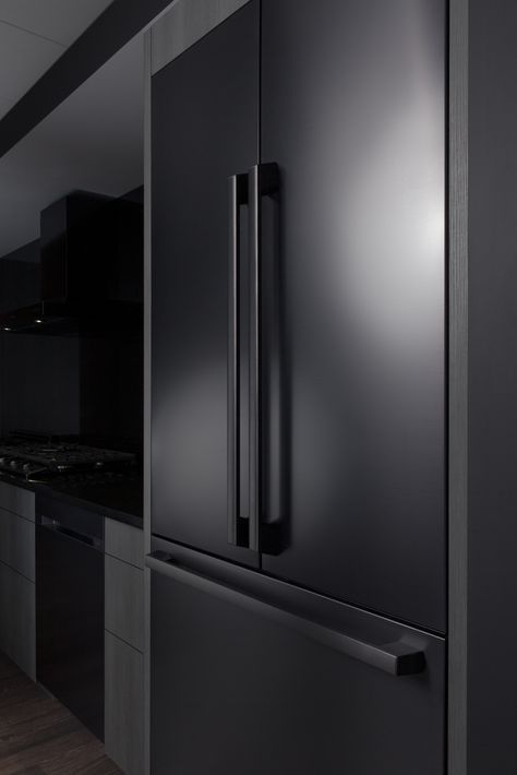 Matt black fridge Black Fridge, Black Fridges, Samsung Appliances, American Fridge, Homemade Laundry Detergent, White Appliances, Drawer Dividers, Home Technology, Diy Household