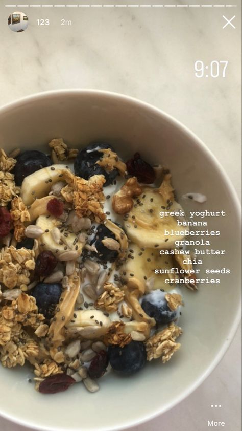 Yoghurt Bowl Breakfast, Granola Yoghurt Bowl, Yoghurt Granola Bowl, Muffin Yogurt Bowl, Yoghurt Fruit Bowl, Granola Bowl Ideas, Yoghurt Breakfast Ideas, Greek Yogurt Bowl Ideas, Yogurt Bowls Healthy