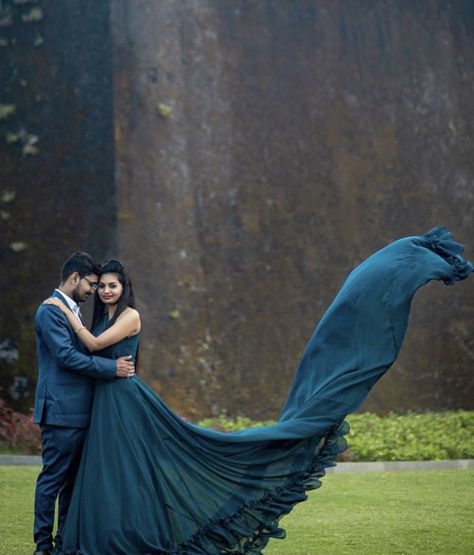 Pre Wedding Photoshoot In Choli, Long Gown Couple Photoshoot, Pre Wedding Gown Design, Long Tail Gown Couple Poses, Couple Poses In Gown, Pre Wedding Photoshoot Outdoor Dresses, Pre Wedding Gown Photoshoot, Pre Wedding Photoshoot Outfit Dresses, Library Couple