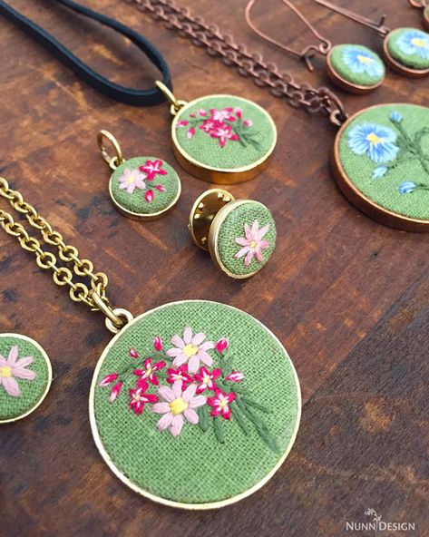 Embroidery Knots, Jewelry Video, Hand Embroidered Jewelry, Diy Fabric Jewellery, Hand Embroidery Tutorial, Learn Embroidery, Pola Sulam, Bead Embroidery Jewelry, Embroidery Supplies