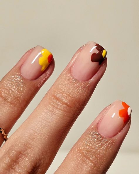 some Reese's pieces flowers, ib: @danaturenails 🧡 Ft. @cirquecolors Chiffon Linen Super Freak Hedonist Coffee Talk Carpe Diem @sechenails Seche Vite Top Coat #floralnailart #flowers #fallcoded #flowernails #halloween #fall2024 #autumn #autumnal #nailinspo #shortnails #brown #naturalnails #torontonails #nailinspo #squarenails #nailpolish #nailstagram #winternails Simple easy floral nails. Get ready with me. Spooky halloween season inspired nails. Easy simple nails. Fun short natural square... Fall Flowers On Nails, Fall Nail Flower Designs, Autumn Flower Nail Art, Nails Easy Simple, Easy Simple Nails, Fall Nails Japanese, Seche Vite Top Coat, Fall Leaf Nails 2022, Nails Fun