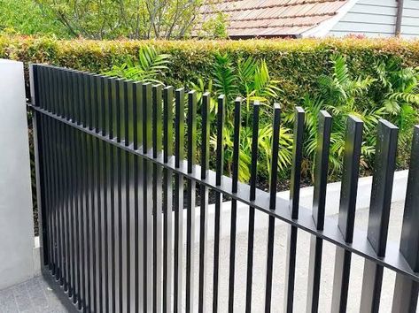 Pool Fencing Landscaping, Aluminium Fencing, Slat Fence, Tiny Garden Ideas, Fence Gate Design, Grill Gate Design, Modern Fence Design, House Fence Design, House Main Gates Design