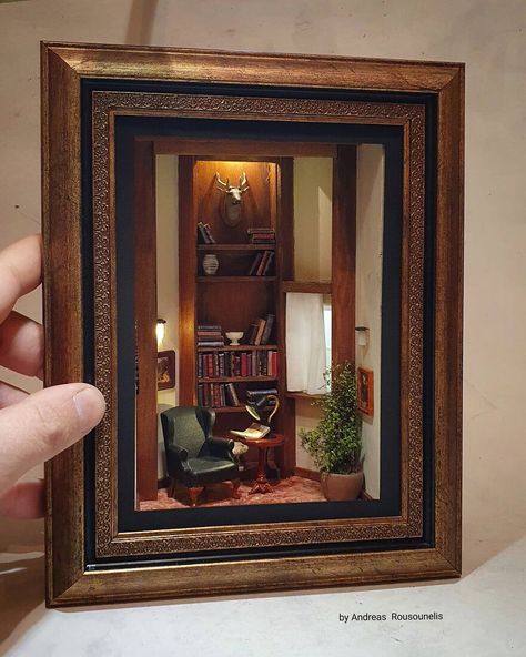 Room Box Miniatures, Miniature Artist, I Love Art, Bookshelf Art, Diy Shadow Box, Vintage Framed Art, Shadow Box Art, 3d Shadow Box, Miniature Rooms