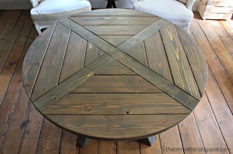 Wood Dining Table Design, Round Wood Table Top, Dining Table Design Ideas, Wood Patio Table, Patio Table Top, Round Wood Table, Diy Picnic Table, Rustic Wood Floors, Circular Dining Table