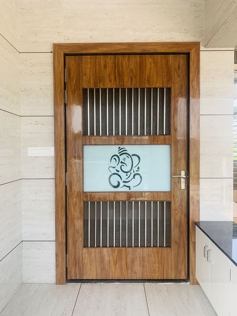 Front Safety Door Design Indian, Wooden Grill Door Design, Main Jali Door Design Modern Wooden, Safty Door Wooden Design, Wooden Safety Door Design, Mdf Jali Door Design Modern, Safety Door Design Entrance Modern With Grill, Main Door Jali Design, Safety Door Design Entrance Grill