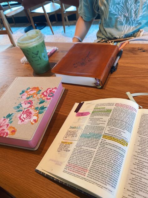 Bible Study Coffee Shop Aesthetic, Coffee Shop Bible Study, Bible Study With Friends, Study Coffee Shop, Study Coffee, Bible Journaling Ideas Drawings, Inspire Bible Journaling, Christian Bible Study, Christian Friends