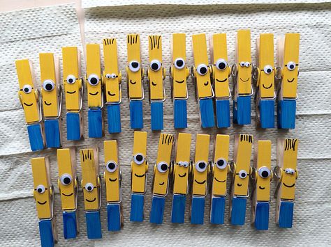 Minion Clothes Pin Craft, Minion Crafts Diy, Clothespin Magnets Diy, Minions Activities For Kids, Minion Crafts For Kids, Minion Activities, Despicable Me Crafts, Minion Diy, Minion Crafts