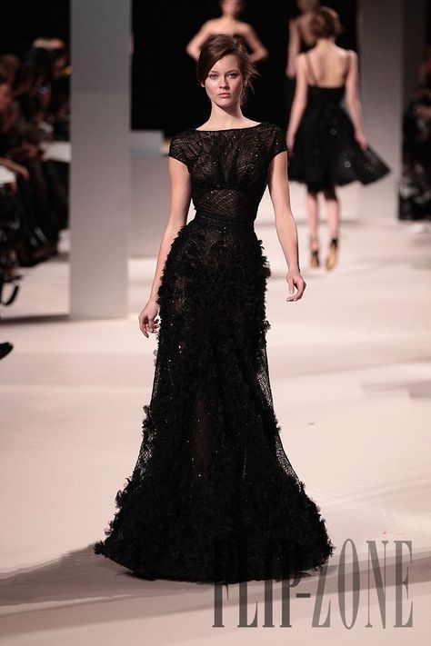 Elie Saab Couture, Runway Fashion Couture, Black Gown, Couture Gowns, Glam Dresses, Elie Saab, Looks Vintage, Fancy Dresses, Ball Dresses