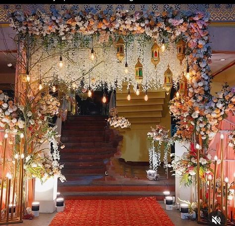 Wedding Entry Decoration, Wedding Gate Decoration Indian, Wedding Hall Entrance Decorations, Wedding Entry Gate Decoration, Wedding Gate Decor, Marriage Entry Gate Decoration, Gate Decoration With Flowers, Flower Gate Decoration, Entry Gate Decoration Wedding