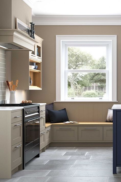 Window Bench Seating Kitchen, Small Bench In Kitchen, Kitchen Couch Seating Window, Corner Window Seat Kitchen, Kitchen Window Seating Ideas, Kitchen Units Around Window, Storage Around Window Kitchen, Kitchen Flex Space, Kitchen Bench Corner