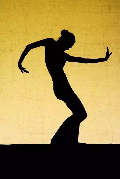 Woman Dancing Silhouette, Body Silhouette Photography, Dancer Photography, Body Art Photography, Shadow Photography, Dance Photos, Dance Photography, Portrait Inspiration, Photography Inspo