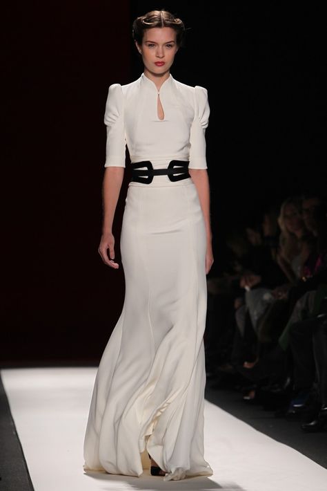 Carolina Herrera RTW Fall 2013 - Slideshow - Runway, Fashion Week, Reviews and Slideshows - WWD.com Rock Dress, Black And White Outfit, Party Mode, Vestidos Vintage, Moda Vintage, Gorgeous Gowns, Mode Inspiration, Beautiful Gowns, Carolina Herrera