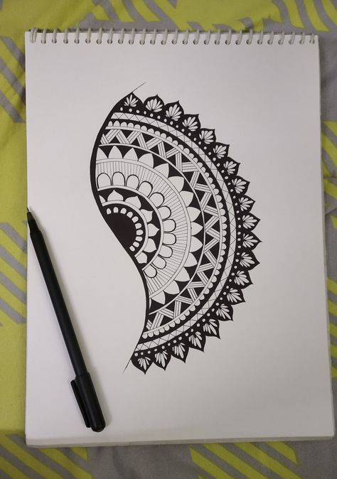 Simple Easy Mandala Art For Beginners, Mandala Sketch Simple Easy, Vignette Drawing Simple, Vignette Drawing Easy, Beginner Mandala Drawing, Mandala Art Simple Drawings, Mandela Art Easy For Beginners, Drawing Ideas Notebook, How To Decorate First Page Of Project