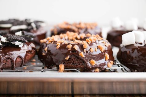 Confused Baked Double Chocolate Doughnuts Rocky Road Candy, Rocky Road Chocolate, Homemade Donut, Cake Doughnuts, Chocolate Doughnuts, Chocolate Covered Almonds, Dark Chocolate Almonds, Candy Recipe, Chocolate Donuts