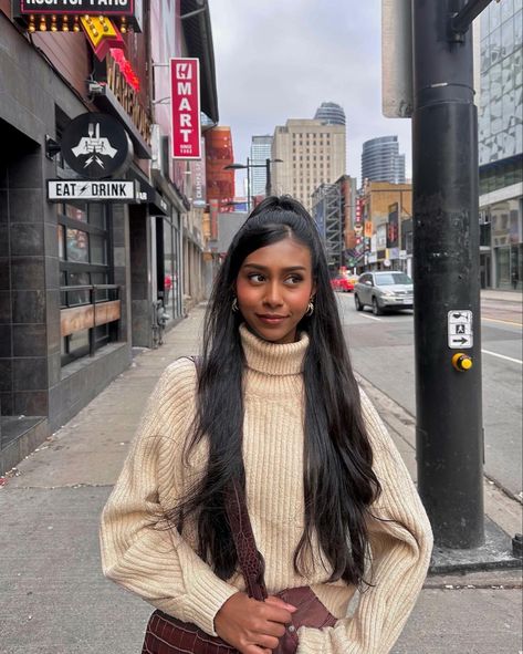 Turtleneck Aesthetic, Fashion Inspo Aesthetic, Beige Turtleneck, Modest Winter Outfits, Sweater Ootd, Longhair Hairstyles, Turtle Neck Shirt, Turtleneck Outfit, Easy Hair Updos