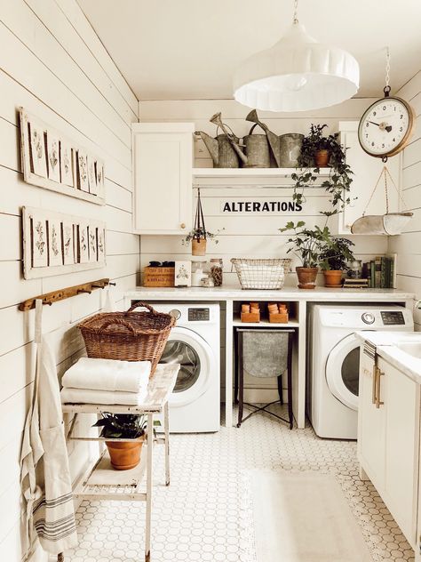 Farmhouse Laundry Room Chic Laundry Room, Laundry Room Organization Storage, White Laundry Rooms, Dream Laundry Room, White Laundry, White Tile Floor, Farmhouse Laundry, Farmhouse Laundry Room, Casa Country