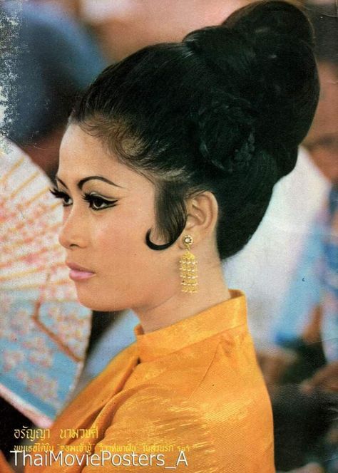 60s Asian Makeup, 1960 Makeup, 60’s Hair, Vietnam Photography, 60s Fashion Trends, Coquette Art, 60s Aesthetic, Pageant Makeup, 60s Makeup