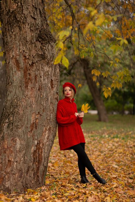 Women Fall Photoshoot Outfits, Autumn Photoshoot Ideas Models, Fall Photoshoot Ideas For Women, Fall Editorial Photoshoot, Family Fall Photoshoot Ideas, Fall Photoshoot Poses, Autumn Poses, Fall Photoshoot Outfits Family, Fall Photography Ideas