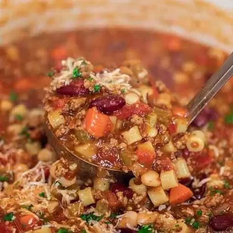 Pasta fagioli recipe - copy cat olive garden pasta fagioli soup recipe Pasta Fagioli Crockpot, Crockpot Broccoli, Pasta Fagioli Soup Recipe, Garden Pasta, Pasta Fagioli Recipe, Pasta Fagioli Soup, Pasta E Fagioli Soup, Crockpot Pasta, Fagioli Soup