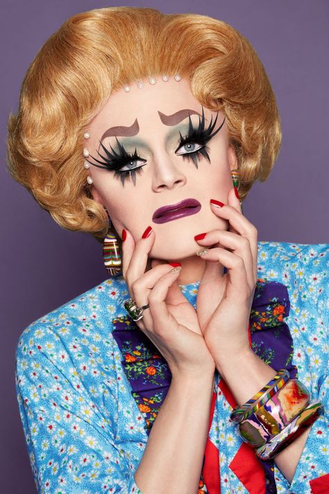 50 Sickening Portraits of Your Favorite Queens at DragCon - PAPER Tammie Brown, Alyssa Edwards, Rebecca Black, Drag Queen Makeup, Blac Chyna, Queen Makeup, Large Crowd, Rupaul Drag, Rupauls Drag Race