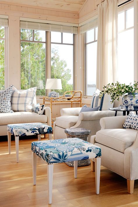 Beach Home Decorating Ideas Cottage Makeover, Sarah Richardson Design, Sarah Richardson, Dream Beach Houses, Sofa Beige, Cottage Living Rooms, Design Del Prodotto, Cottage Living, A Living Room