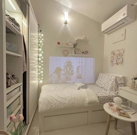 Bedroom With Desk Next To Bed, Cute Room Interior, Soft Minimalist Aesthetic Bedroom, Saranghae Room, Really Small Bedroom Ideas Cozy, Clean Cute Bedroom, Small Room Ideas Coquette, Cute Room Ideas Coquette, Small Bedroom Ideas Coquette