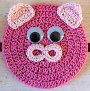 Critter Coaster – Pig found at bestfreecrochet.com. Hekel Patrone, Kitchen Crochet, Crochet Potholder Patterns, Crochet Scrubbies, Double Crochet Decrease, Crochet Hot Pads, Crochet Pig, Crochet Coaster Pattern, Crochet Decrease