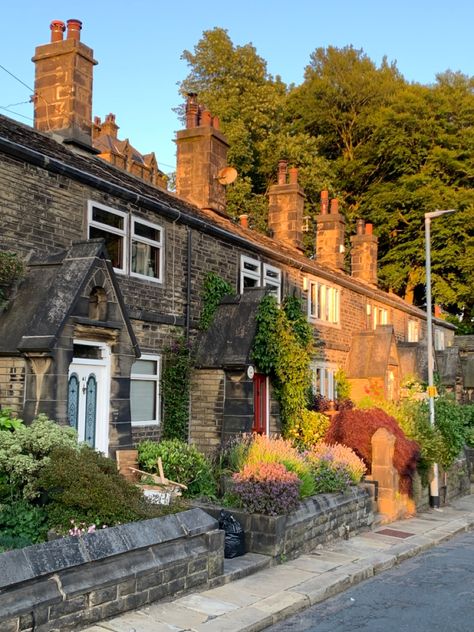 Little row of cottages in West Yorkshire. Tower Cottage - Halifax Row Of Cottages, Yorkshire Cottage, Yorkshire Countryside, Cottages England, Master Manifestor, November Mood, Halifax West Yorkshire, Bridge House, Hebden Bridge