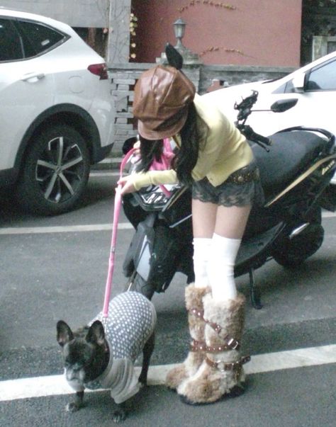 Dog Leg Warmers, Baker Boy Hat Outfit, Japanese Fashion Aesthetic, Beret Outfit, Tumblr Style, Denim Mini Skirts, 2000s Japanese Fashion, Estilo Harajuku, Beret Hats