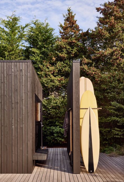 Amagansett Dunes Beach House by Studio Rozu - Dwell Clean Minimalist Aesthetic, Hamptons Beach House, California Beach House, Hamptons Beach, Sarah Drew, Inside A House, Architectural Designer, Cedar Planks, Shelter Island