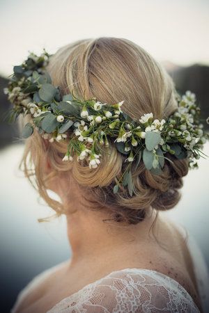 very sweet flower crown made of wax flower and baby eucalyptus Wedding Hair Flower Crown, Floral Crown Wedding, Flower Crown Hairstyle, Bridal Makeup Wedding, Bridal Flower Crown, Crown Wedding, Flower Crown Wedding, Wedding Dress Pictures, Wedding Hair Flowers